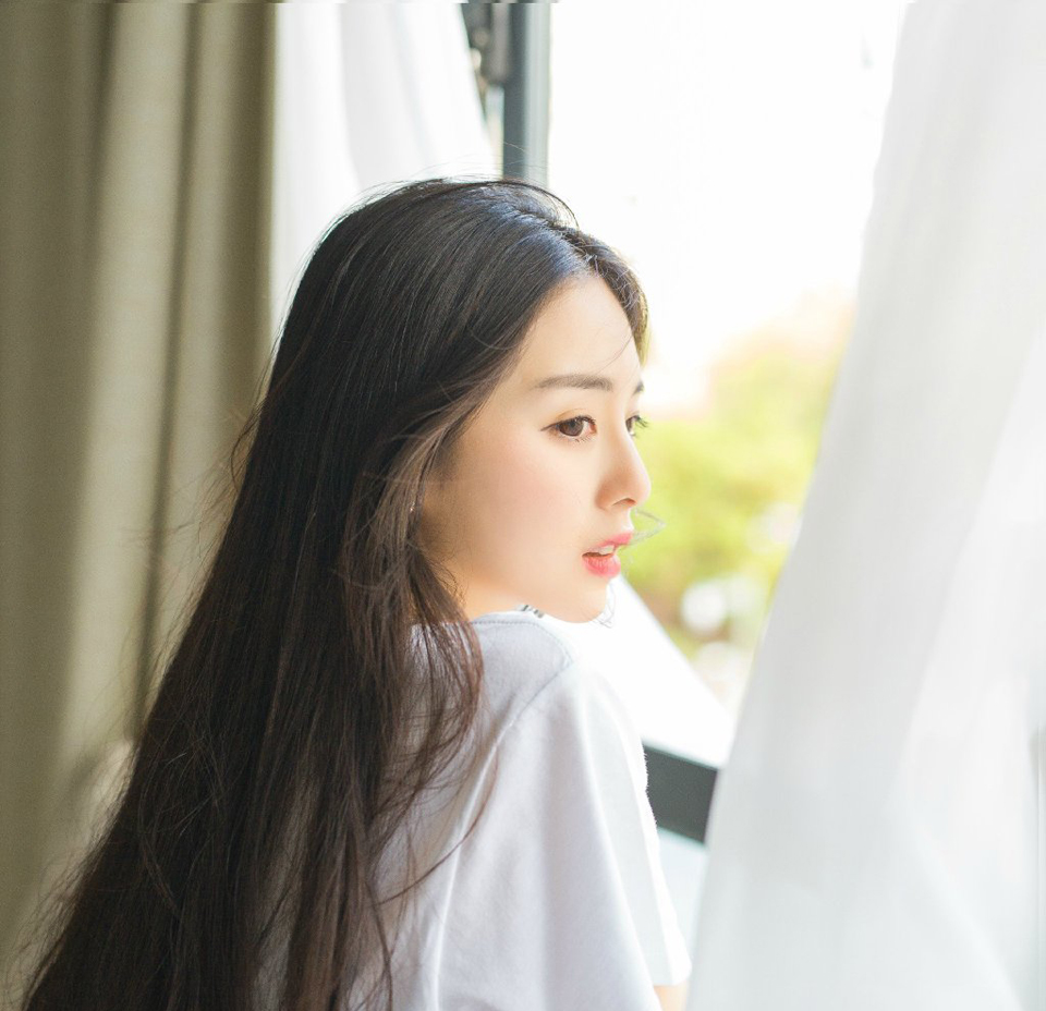 “周瑜一死，这所谓的联盟也就成了一个笑话。”吕布敲了敲桌子，看向贾诩笑道：“文和，你说我们下一步该怎么做？”